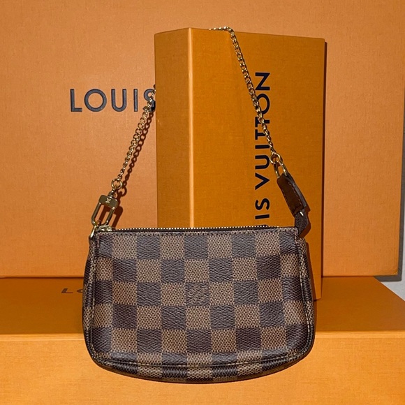 Louis Vuitton Mini Pochette - Picture 4 of 12